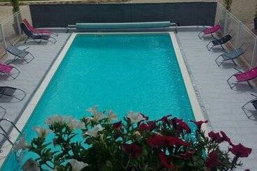 בית מלון כפרי Hôtel Les Pins