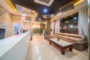 Hanting Hotel Shanghai Jiuting Metro Station