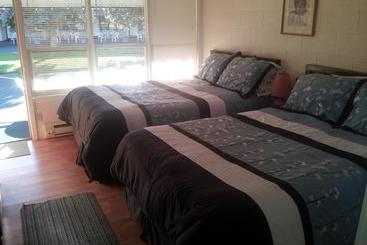 Capricorn Motel Royale 1000 Islands