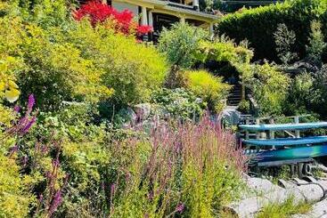 The Tuwanek Hotel And Spa