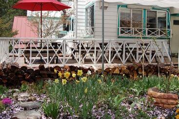 Bed and Breakfast Onsen Pension Hanasakiyama