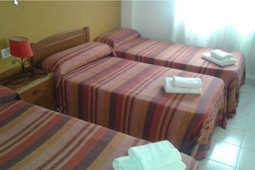 فندق Hostal Neus