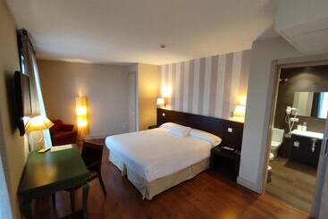 Hotel Puerta Del Arco