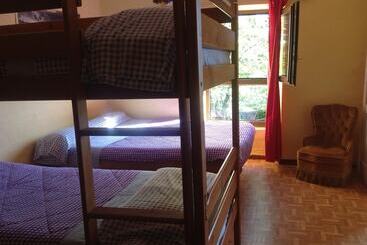 Surftolive House   Hostel