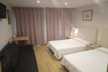 هاستل Hostal Alcazaba