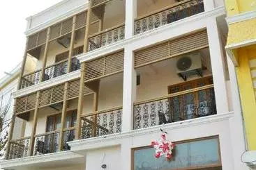 Otel Cours Chabrol A Heritage  By The Sea