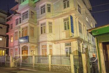 Hotel Muscatel Spring Burn 100 Mts From Mall Road