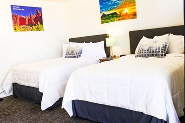 מוטל Blue Sage Inn & Suites