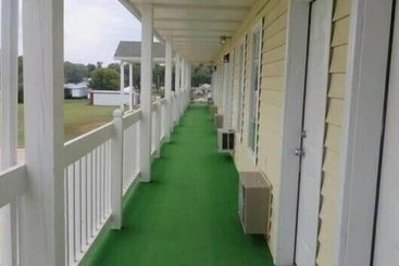 汽车旅馆 Honeysuckle Inn