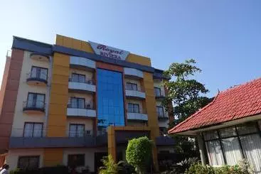 Royal Riviera & Resort