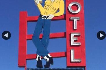 Western Holiday Motel