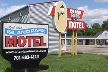 Island Park Motel
