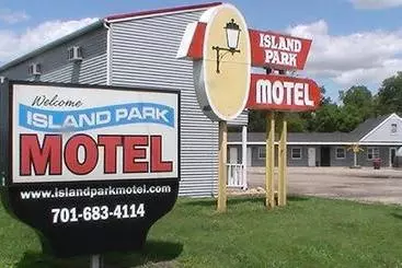 Island Park Motel