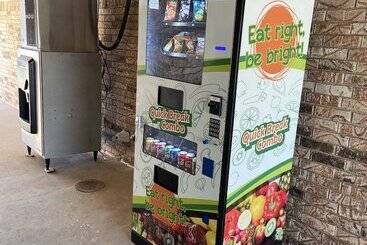 فندق على الطريق Colonial Inn