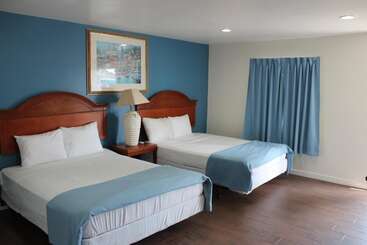 מוטל Oceanside Inn & Suites