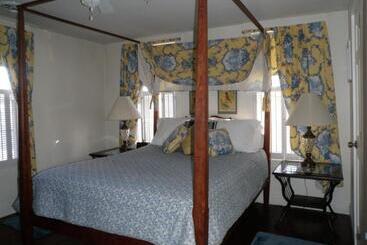 汽车旅馆 The Tilton Inn