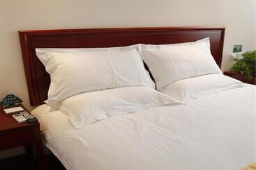 Otel Greentree Inn Hebei Qinhuangdao Peace Avenue Express