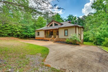 Mökkimajoitus Dog Friendly Lavonia Home W/ Dock & Lake Access