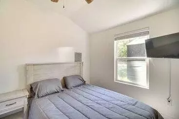 Mökkimajoitus Close To Lake: Grove Cabin W/ Shared Fire Pit!