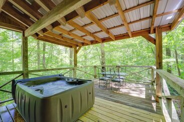 بيت ريفى Hot Tub & On Site Trails: Secluded Marion Cabin