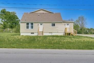 کلبه Spacious Oswego Home: 6 Mi To Fort Ontario!