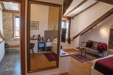 تختخواب و صبحانه Oblivion Luxury Rooms