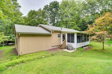 کلبه Cozy Albrightsville Home: 10 Mi To Pocono Raceway!