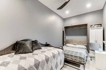 Dom wiejski Florissant Home W/ Hot Tub, Putting Green & Views!