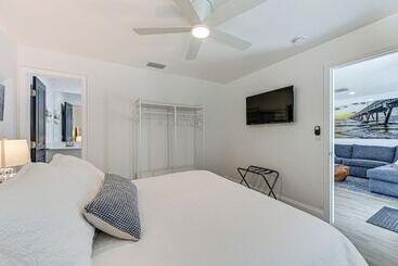 بيت ريفى Naples Escape W/ Furnished Patio & Private Pool!