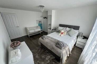 Residenza Modern 3 Bed Hideaway Near Westgate With Parking