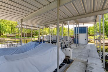 קוטג'' Private Dock & Deck: Waterfront Camdenton Home!