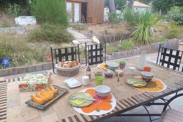 Aamiaismajoitus (B&B) Chambre D Hôte La Maison Des Fées