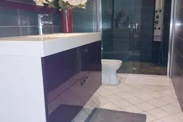 ベッドアンドブレックファースト Cocon De Verdure Avec Piscine Chambre Lit King Size 2m