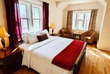 Majatalo Andy S Blue House