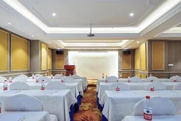 Vienna Hotel Jiangsu Wujiang Shengze International Trade Center