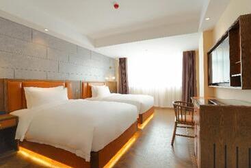 Borrman Hotel Capital Airport Convention & Exhibition Center Auto Market