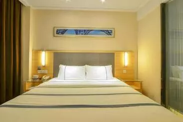 호텔 City Comfort Inn Wuhan South Lake Zhongnan University Of Economics And Law Fashion City