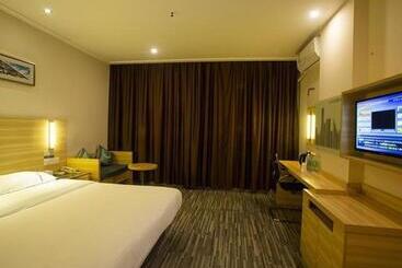 Hotel City Comfort Inn Huanggang Huangmei Passenger Station