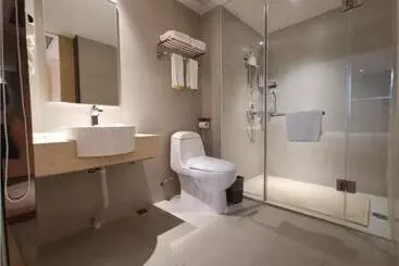 هتل City Comfort Inn Maoming Huazhou Railway Station