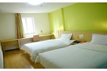 هتل 7days Inn Tongren Railway Station Jintan