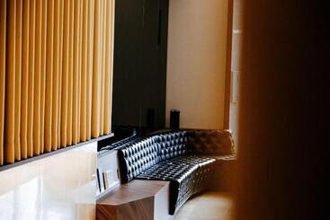 Melter Hotel & Apartments   A Neighborhood