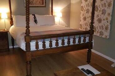 ベッドアンドブレックファースト Newington Place