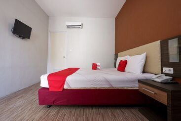 Отель Reddoorz @ Kawi
