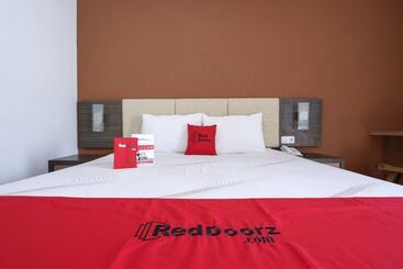 Szálloda Reddoorz @ Kawi