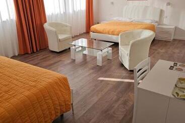 هتل آپارتمان Victoria Royal Garden