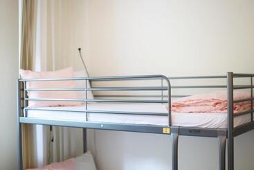 هتل Ik Okęcie 39   Nocleg I Parking Blisko Lotnisko Okęcie