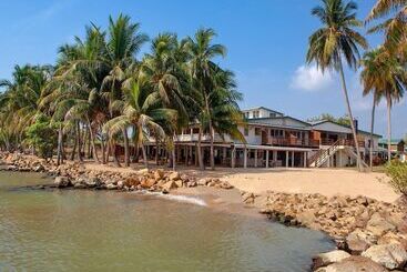 Hotel Pelican Beach Resort - Dangriga