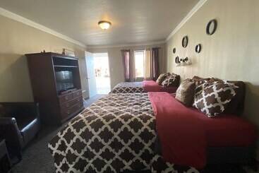 Roundtop Mountain Vista Cabins And Motel