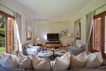 Villa Veneziano Suites & Villa