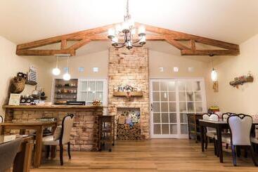 Books & Woods B&b
